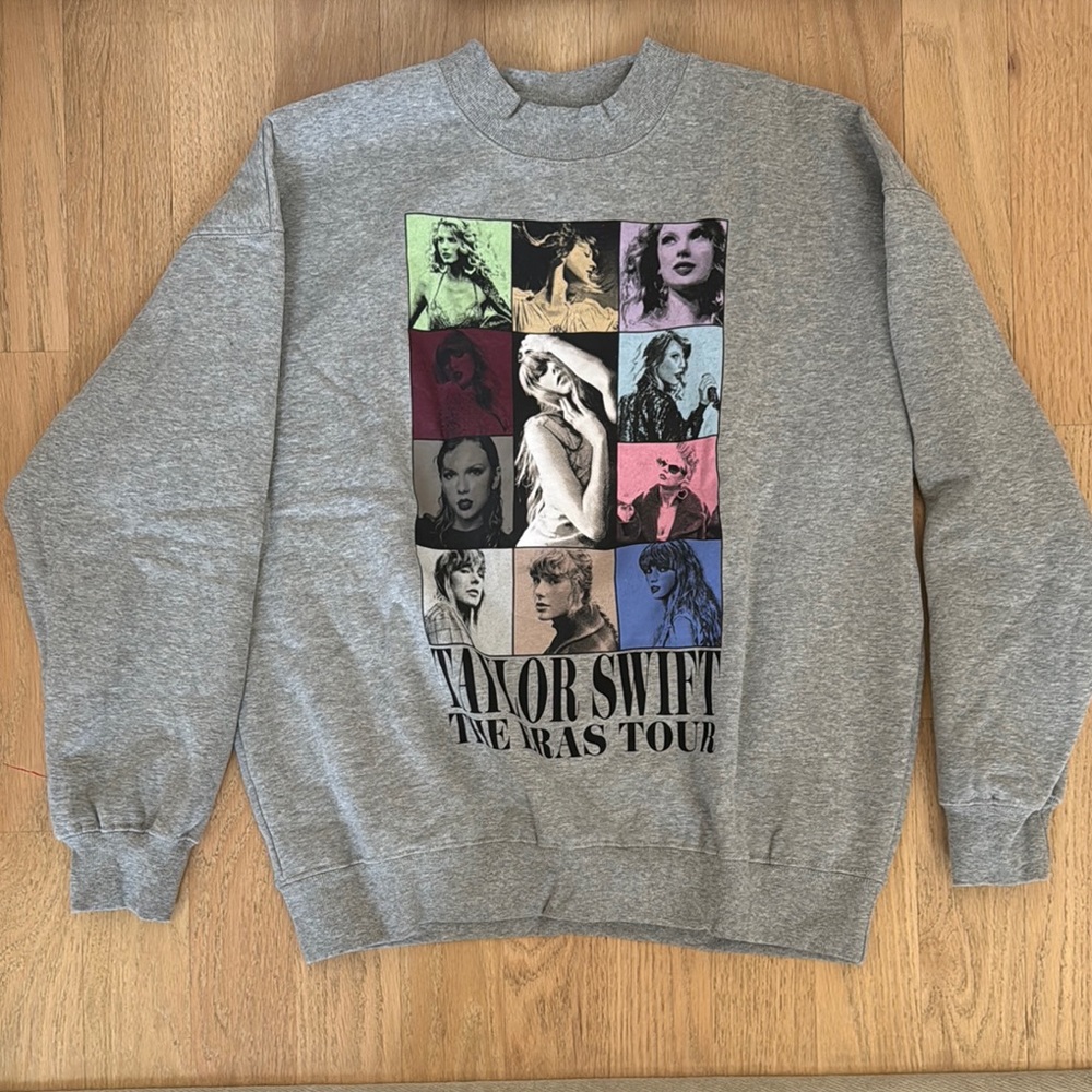 Gray Taylor Swift Graphic Sweatshirt Size M